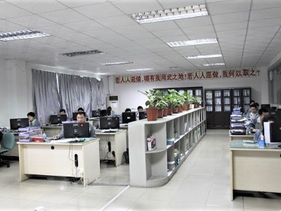 深圳五金沖壓廠，五金加工機(jī)械手操作8-誠瑞豐科技